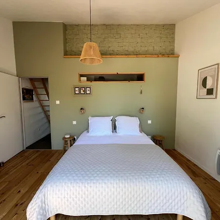 Les Iris - Maison Chaleureuse アパート Montfaucon-Montigne