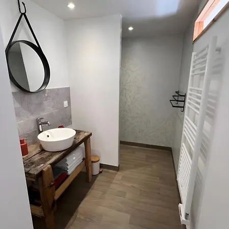 Les Iris - Maison Chaleureuse アパート Montfaucon-Montigne