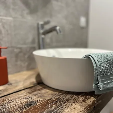 Les Iris - Maison Chaleureuse Апартаменты *